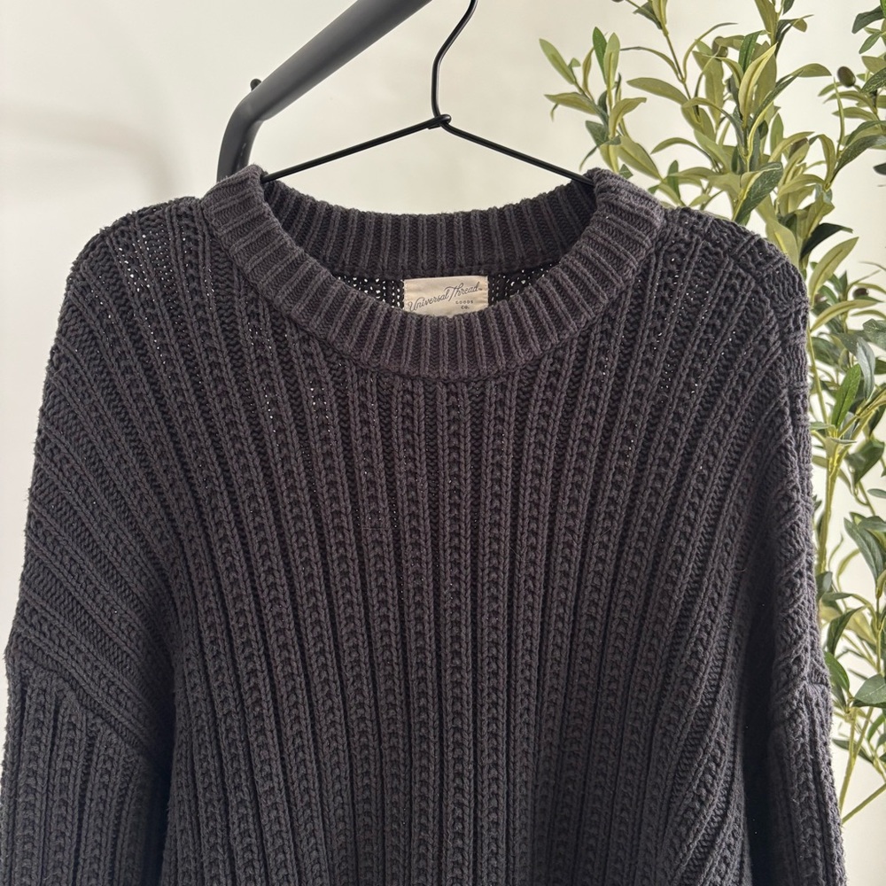 • [Universal Thread] Sweater • - Picture 2 of 8